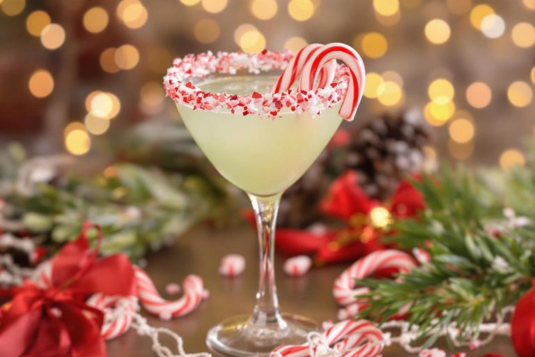 Le cocktail au bonbon candy cane spritzer : recette festive